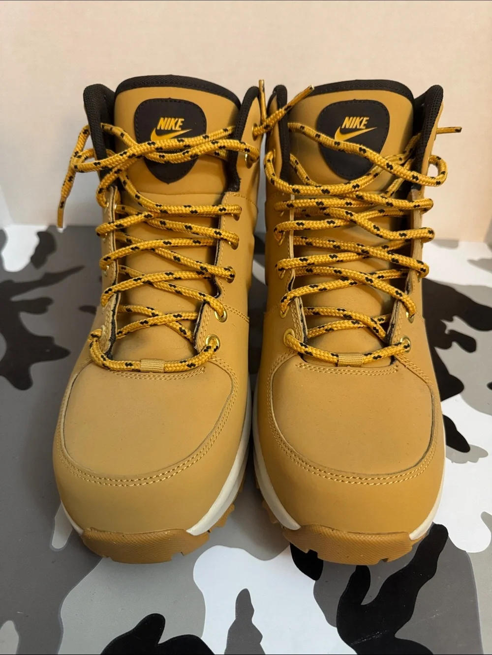 Nike Men’s Tan/Black Rugged Trail Boots